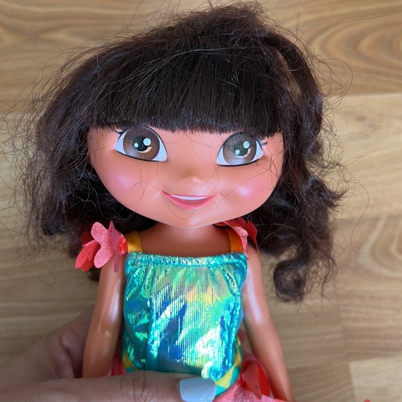 Dora the Explorer Doll - Picture 10 of 12
